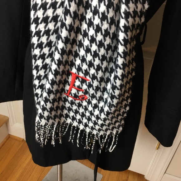 SOFTER THAN CASHMERE Scarf with “E” by D&Y - Picture 8 of 8